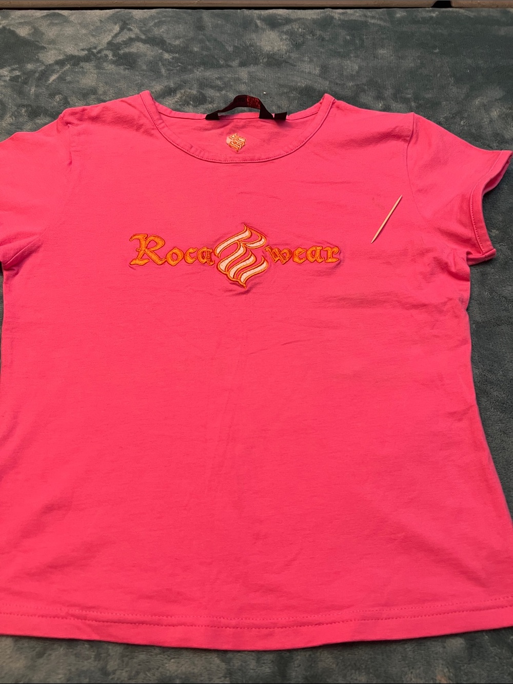 Rocawear Hot Pink Embroidered Logo Womens cropped Tee